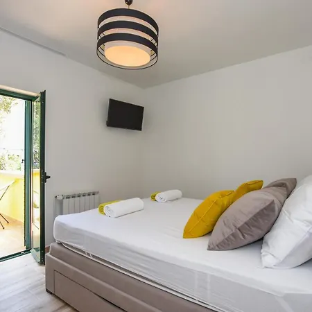 Apartmani Plazibat Mandre Exteriör bild