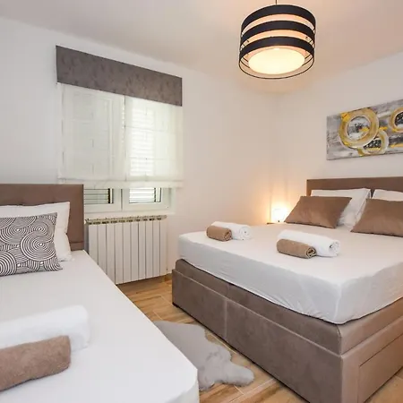 Apartmani Plazibat Mandre Exteriör bild