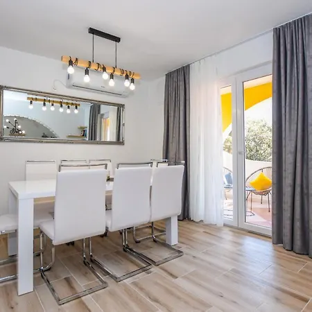 Apartmani Plazibat Mandre Exteriör bild