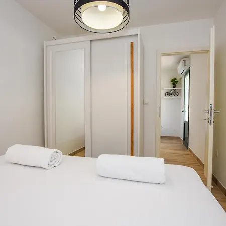 Apartmani Plazibat Mandre Exteriör bild