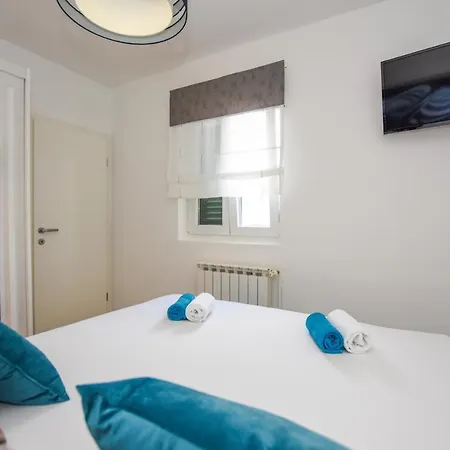Apartmani Plazibat Mandre Exteriör bild