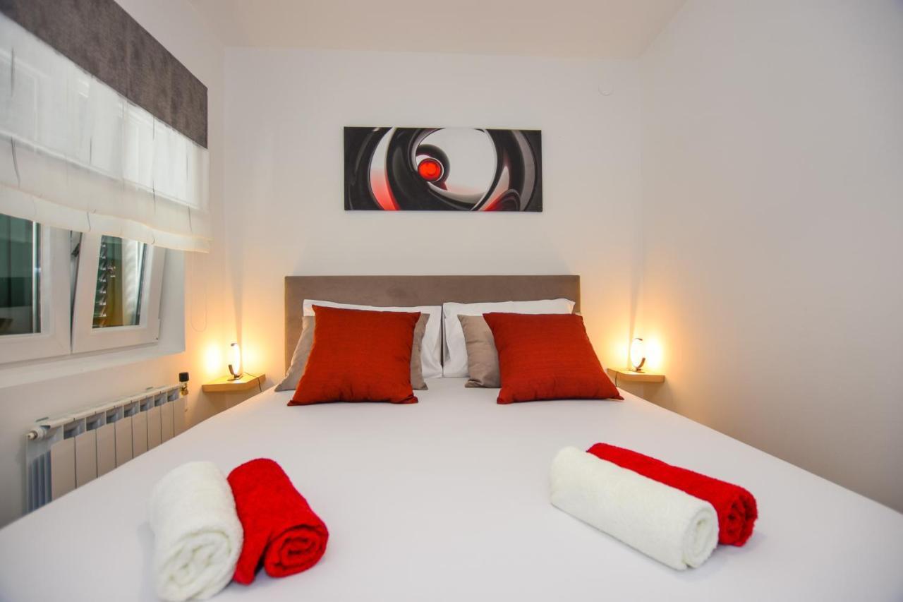Plazibat Apartman *
